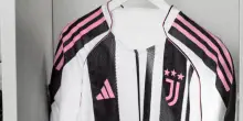 Ecco la nuova maglia della Juventus per la stagione 2025/26: sui social fa già discutere i tifosi | Foto