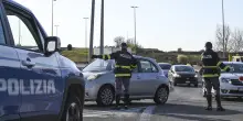 Si lancia da un’auto in corsa sull’autostrada per sfuggire ai rapitori: 25enne in custodia