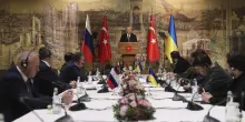 Ucraina, oggi il vertice a Istanbul: Putin invia il consigliere Medinsky. Colloqui a porte chiuse – Diretta