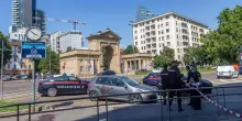 Milano, ragazzo accoltellato in Porta Venezia lasciato davanti all’ospedale: è grave