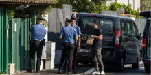 15 coltellate nel sonno, poi il tentativo di simulare una rapina. Svolta nell’omicidio di Stefania Camboni a Fregene: arrestata la compagna del figlio