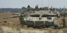 Gaza, i tank israeliani avanzano nella Striscia. Nbc: “Trump vuole trasferire un milione di palestinesi in Libia”