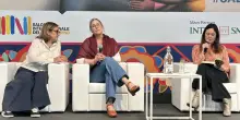 “Sento il peso schiacciante di un doppio fardello: sono la figlia della vittima, ma sono anche la figlia del suo carnefice”: Carolin Darian, figlia di Gisèle Pelicot, racconta la sua storia