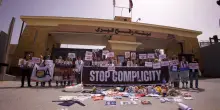 Missione a Rafah, la protesta di ong e parlamentari al valico: “Non c’è più tempo. Subito il cessate il fuoco a Gaza”