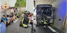 Scontro tra tir e un bus di bambini in gita: morta una maestra e due feriti gravi nel Comasco