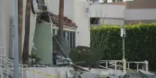 Bomba esplode davanti a una clinica per la fecondazione assistita in California: 5 feriti, morto l’attentatore ‘antinatalista’