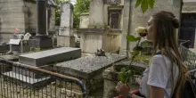 Ritrovato il busto di Jim Morrison rubato 37 anni fa dalla tomba. La polizia francese l’ha individuata durante una indagine anticorruzione