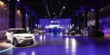 Storico sorpasso in Europa, la cinese Byd vende più auto elettriche di Tesla