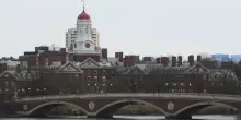 Harvard contrattacca, causa contro Trump per il veto agli studenti stranieri