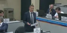 Riccione revoca la cittadinanza onoraria a Mussolini. Il consigliere di Forza Italia: “Avete paura della storia”