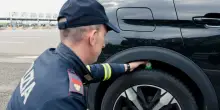 Vacanze Sicure 2025, oltre un’auto su quattro non è in regola. Pneumatici lisci e revisioni scadute