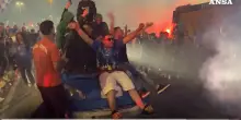 Napoli campione d’Italia, la festa dei tifosi per le strade della città