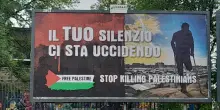 Un manifesto sul percorso del Giro d’Italia: così un cittadino ha scelto di non tacere sul genocidio a Gaza