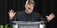 “Ho tentato il suicidio due volte e sono entrato in coma, dopo la relazione con la moglie di un mio amico. Perché volevo farla finita”: lo rivela Billy Joel