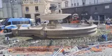 Napoli, la fontana del Carciofo presa d’assalto dai tifosi: i danni dopo i festeggiamenti per lo scudetto