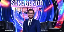 Sarabanda Celebrity, Enrico Papi mette in campo otto vip per scatenarsi al karaoke: ecco cosa accadrà