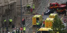 Liverpool, auto sulla folla durante la festa dei tifosi in centro: arrestato il guidatore, indaga l’antiterrorismo