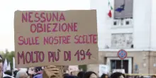 Svolta in Sicilia sul diritto all’aborto: approvato l’obbligo di assumere medici non obiettori di coscienza