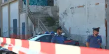 Martina Carbonaro, l’edificio abbandonato in cui è stato trovato il corpo della 14enne: i carabinieri sul posto – Video