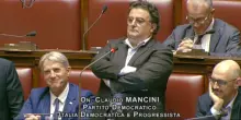Decreto Sicurezza, il deputato del Pd resta muto durante il suo intervento: il video della protesta in Aula