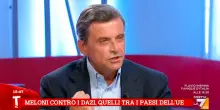 Calenda-show su La7: “Meloni e Salvini fanno bene a non mantenere le promesse, tanto li votate come imbecilli”