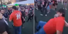 “Portate fuori questo nazista!”: un uomo indossa la maglietta delle SS, viene preso a spintoni e cacciato via dal Festival Punk Rock Bowling – IL VIDEO