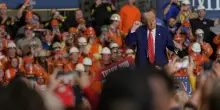 Trump raddoppia al 50% i dazi su acciaio e alluminio per aiutare Us Steel. Ue: “Negoziati a rischio”