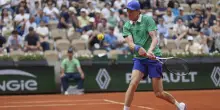 Sinner show al Roland Garros: il ceco Lehecka travolto in tre set. Agli ottavi l’avversario è Rublev