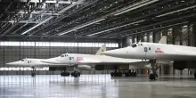 Maxi operazione ucraina in territorio russo: droni di Kiev hanno distrutto almeno 40 bombardieri. “Attacchi fino a 6mila km dal fronte”