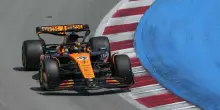 Formula 1, doppietta McLaren nel gp di Spagna: vince Piastri davanti a Norris. Verstappen penalizzato chiude decimo