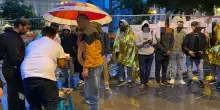 I piedi feriti della rotta balcanica, l’associazione Linea d’Ombra: “Da 10 anni a Trieste curiamo i migranti in transito”
