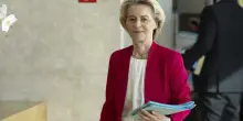 Von der Leyen annuncia una riduzione del tetto al prezzo del petrolio russo. Quotazioni in aumento