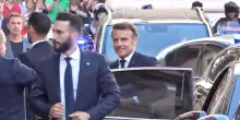 Bilaterale Italia-Francia, l’arrivo del presidente Emmanuel Macron a Palazzo Chigi: il video