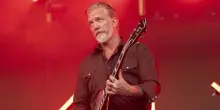 “Stavo malissimo, non ricordo nulla del concerto di Milano. Ho preso un volo d’urgenza per l’America con la febbre e mi hanno operato”: lo rivela Josh Homme