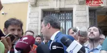 Il decreto sicurezza è legge, Salvini: “Il taser? Gli agenti lo usano quando serve, ha prevenuto reati”