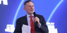“Balboni ha superato ogni limite”: le opposizioni chiedono sanzioni per il senatore di FdI. Ma La Russa dice no