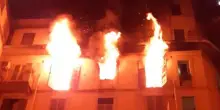 Si butta dal quinto piano per sfuggire a un incendio: morta una donna di 48 anni