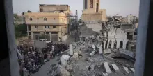 Gaza, di nuovo chiusi tutti i centri di distribuzione aiuti. La fondazione umanitaria: “I residenti stiano lontani”