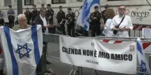 A Milano presidio pro-Israele contro la manifestazione di Azione e Italia Viva: “Calenda non è mio amico”