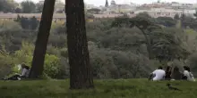 Roma, neonato trovato morto a villa Pamphili: lasciato vicino a una siepe