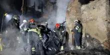 Raid russi a Kharkiv e Kherson, almeno 5 morti. Trump: “Gli attacchi di Kiev hanno dato a Putin una scusa per bombardare a tappeto” – Diretta