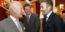 Re Carlo III darà a David Beckham il titolo di cavaliere per l’impegno nella beneficenza