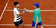 Roland Garros, Alcaraz si conferma dominatore della terra. Per Sinner è una mazzata: ha dato tutto sé stesso