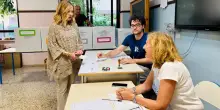 Referendum, la premier Meloni al seggio: “Non ha ritirato le schede”. Mattarella ha votato a Palermo