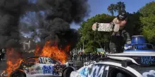 Terzo giorno di proteste a Los Angels contro le deportazioni di migranti. Trump: “Situazione davvero brutta”