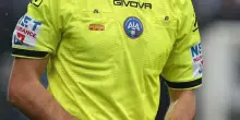 Arbitro chiuso nello spogliatoio e aggredito: follia in un torneo Under 12
