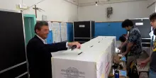 Referendum, Calenda riesce (dopo un tentativo a vuoto) a votare: “Farlo è un dovere civico” – Video