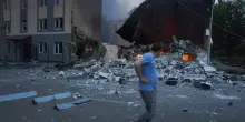 Raid russi su Kiev e Odessa, è il più grande bombardamento notturno con droni dall’inizio della guerra. Colpito anche un ospedale