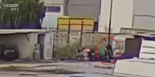 Morto in un rogo a Bisceglie, nel video il presunto assassino appicca l’incendio: “Forse la vittima bruciata viva”