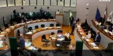 “Se state dalla parte di chi lo prende in quel posto…”: polemica nelle Marche per la frase omofoba dell’assessore di FI